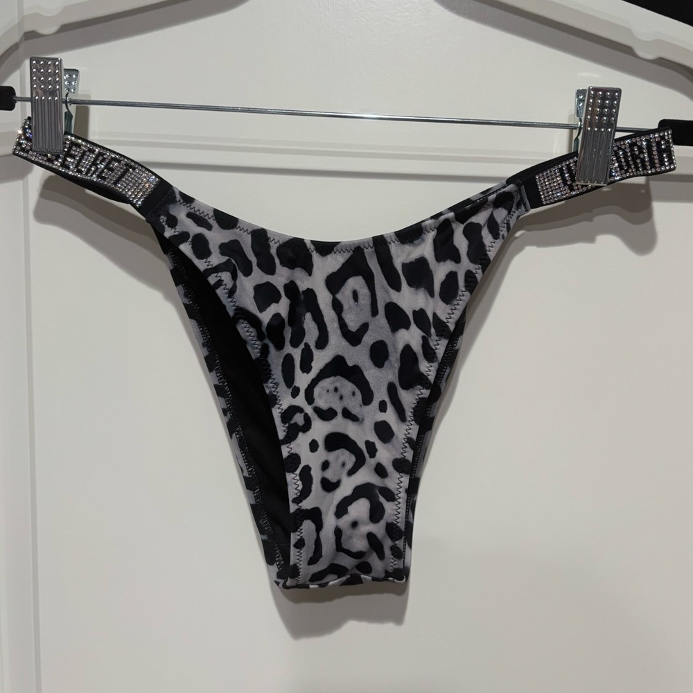 Victoria's Secret Shine Strap Escondido Brazilian Bottom